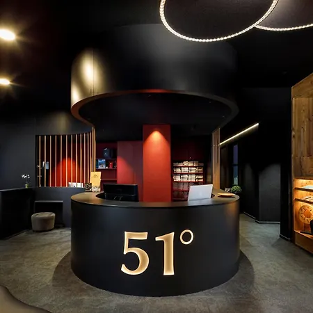Therme 51° Physio & מלון לויקרבאד