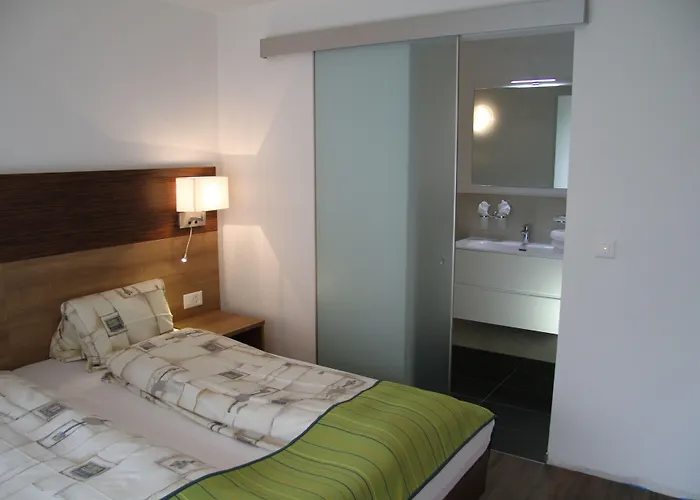 Therme 51° Physio & מלון