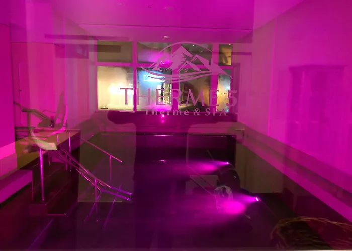 Therme 51° Physio & מלון 4*