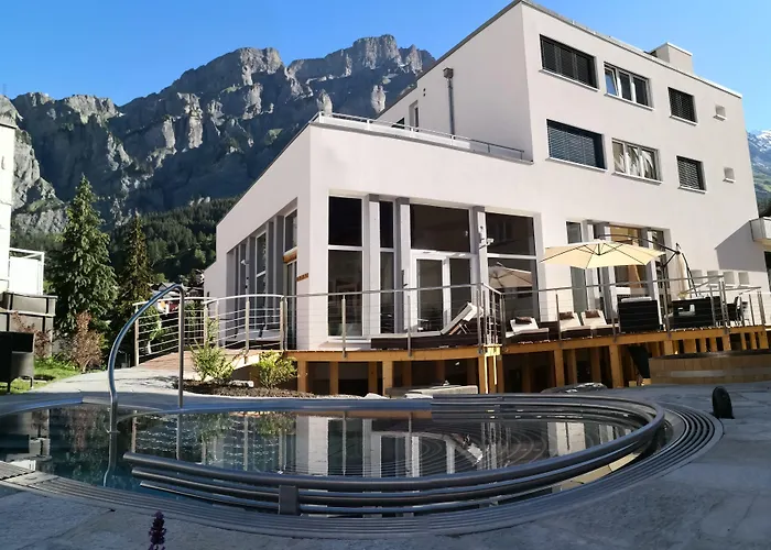 Therme 51° Physio & מלון