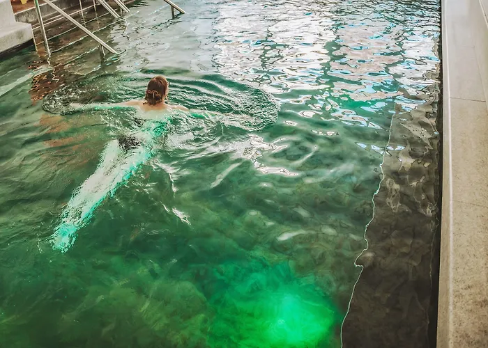 Therme 51° Physio & מלון