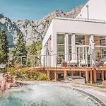 Therme 51° Physio & Hotel